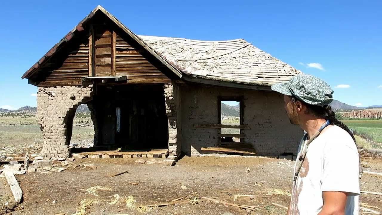 Starý hliněný dům na jihu USA